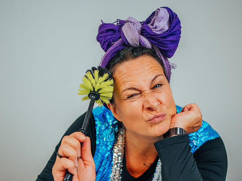 Ines Procter tritt mit ihrem neuen Bühnenprogramm in Steinwiesen auf.