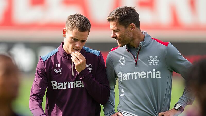 Florian Wirtz (l) und Xabi Alonso