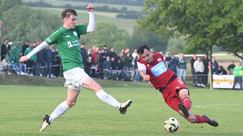 Der späte Fall des TSV Meeder um Kapitän Moritz Gemeinder (rechts) gegen den SC Kemmern hat auch Auswirkungen auf die Kreisliga-Relegation im Spielkreis.