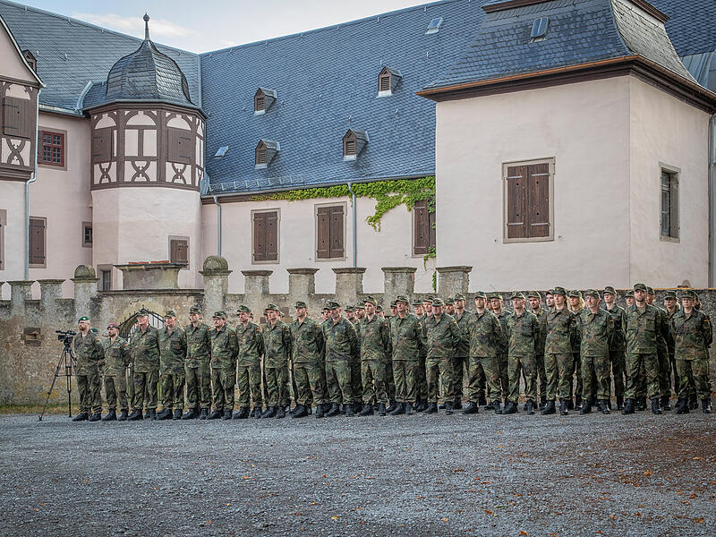 2025-07-14_InfoDVAG_GeloebnisZivile F&uuml;hrungskr&auml;fte bei der Bundeswehr in Hammelburg