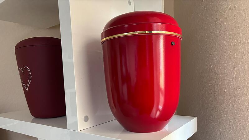 Was passiert mit der Urne mit der Asche eines Verstorbenen? In Bayern gelten daf&uuml;r strengere Regeln als in Rheinland-Pfalz.