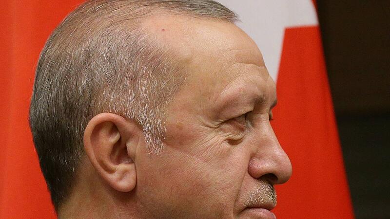 An seiner Stimmung h&auml;ngt das ganze Land: Recep Tayyip Erdogan f&uuml;hrt die T&uuml;rkei mit einer strengen Hand. Nur wohin?