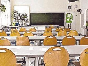 Ein leeres Klassenzimmer in Österreich. Künftig könnte hier auch in den Ferien mehr los sein. Ein leeres Klassenzimmer in Österreich. Künftig könnte hier auch in den Ferien mehr los sein.