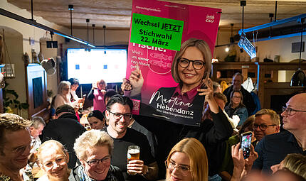 Die Menge jubelt, Martina Hebendanz ist Forchheims neue Oberb&uuml;rgermeisterin. Warum der neue Job f&uuml;r die CSU-Politikerin kein Selbstl&auml;ufer wird und warum sie den Kraftakt meistern kann, kommentiert unser Autor.