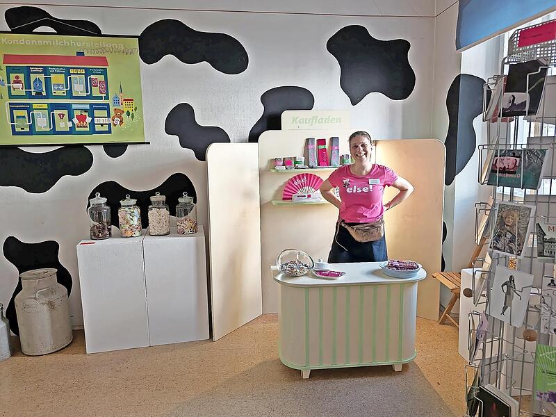 Der alte Milchladen in neuer Gestalt: Im Haus Riemenschneiderstra&szlig;e 13 in M&uuml;nnerstadt, an dessen Ladent&uuml;r noch der Name &bdquo;Bl&uuml;mlein&ldquo; prangt, wurde das sozio-kulturelle Projekt &bdquo;Zum Molker&ldquo; er&ouml;ffnet.