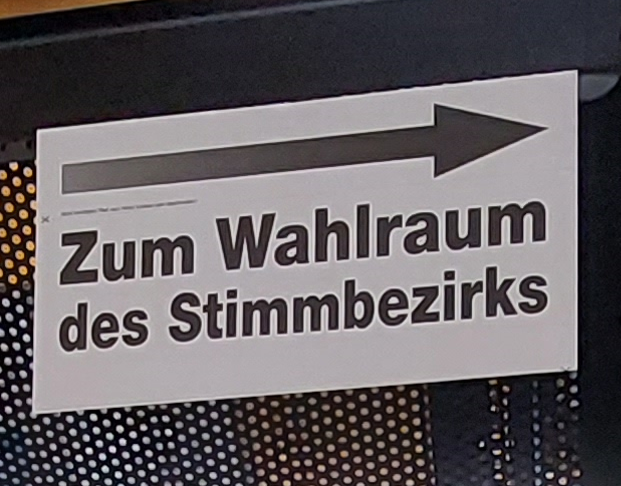 Schild Wahlraum Schild Wahlraum