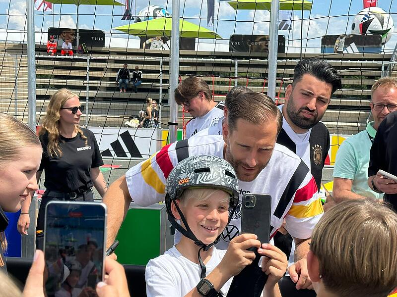 DFB-Torwandschießen in HerzogenaurachDFB-Torwandschießen in Herzogenaurach DFB-Torwandschießen in HerzogenaurachDFB-Torwandschießen in Herzogenaurach