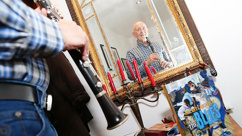 In den 1960ern verfiel Bob Cremer dem Blues. Jetzt hat der Bamberger dem Blues und seiner Sprache ein 700 Seiten dickes Buch gewidmet. In den 1960ern verfiel Bob Cremer dem Blues. Jetzt hat der Bamberger dem Blues und seiner Sprache ein 700 Seiten dickes Buch gewidmet.