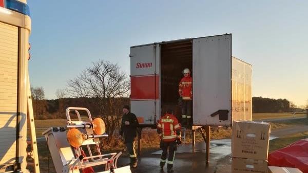 Die ersten Kartons werden beladen.Forchheim & Fränkische Schweiz Die ersten Kartons werden beladen.Forchheim & Fränkische Schweiz