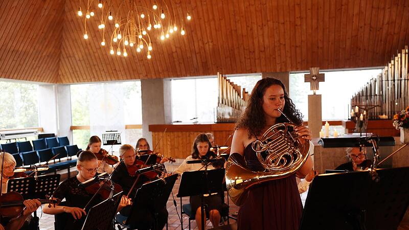 Das Hornkonzert Nr. 1 in D-Dur ist etwas Besonderes, nicht nur weil die Solistin Judith Posel dem Konzert zum Strahlen verhalf.