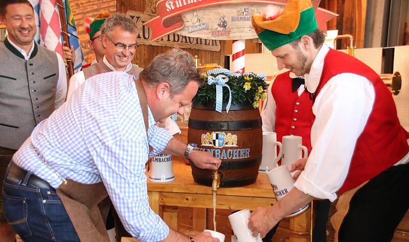 Der Probeanstich zur Bierwoche 2022 ist gegl&uuml;ckt. Foto: J&uuml;rgen G&auml;rtner