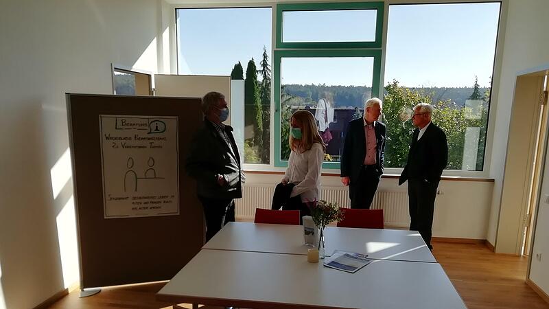 Zur Einweihung erkundeten die Besucher die Räume, die im Obergeschoss einen schönen Blick über die Dächer von Vestenbergsgreuth bieten.