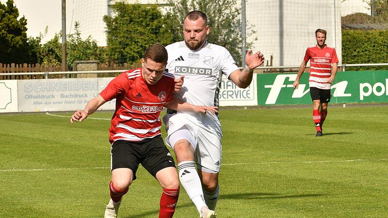 Der FC Marktgraitz um Patrik Brüssow (links) misste sich in der Relegation zur Kreisliga mit der SG Roth-Main.  Anpfiff ist am Freitag um 18 Uhr auf dem Gelände des FC Altenkunstadt.