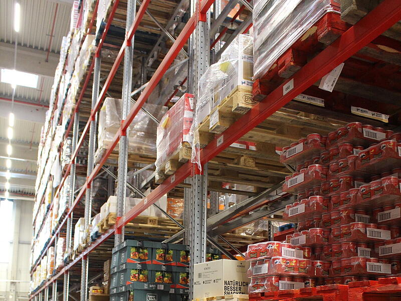 Dieses Hochregallager betreibt Lekkerland in Höchstadt. Nun könnte es nach Mühlhausen umziehen.