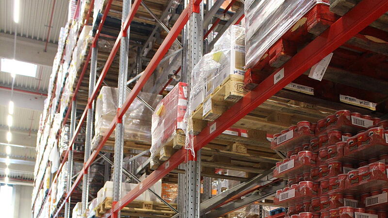 Dieses Hochregallager betreibt Lekkerland in Höchstadt. Nun könnte es nach Mühlhausen umziehen.