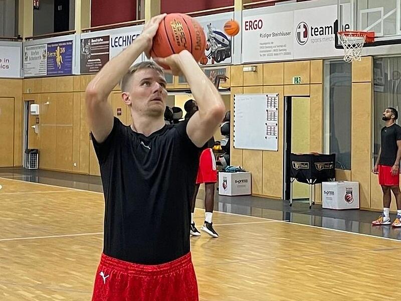 Form-Shooting in Strullendorf: Der Litauer Vaidas Kariniauskas feilt an seiner Wurftechnik.
