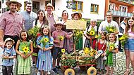 Für farbenfrohe Anblicke sorgten im Festzuggeschehen die Gartenfreunde aus Spiesberg. Für farbenfrohe Anblicke sorgten im Festzuggeschehen die Gartenfreunde aus Spiesberg.