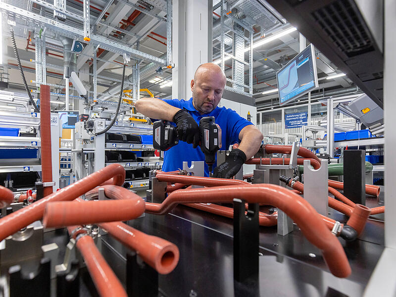Industrie Franken mit Problemen Der Industriestandort Deutschland wankt. Das spüren auch die Unternehmen und Beschäftigten in Franken. Über ein branchenübergreifendes Problem und komplexe Lösungsstrategien.