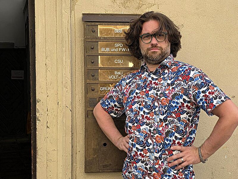 Florian Herrnleben vor dem Fraktionshaus