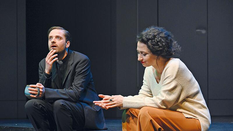 Marek Egert und  Alina Rank spielen in  Die Ärztin am E.T.A.-Hoffmann-Theater
