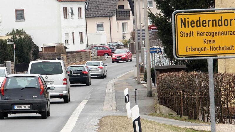 Viel Verkehr in Niederndorf, die Anwohner h&auml;tten gerne die Umgehung.