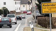 Viel Verkehr in Niederndorf, die Anwohner h&auml;tten gerne die Umgehung.