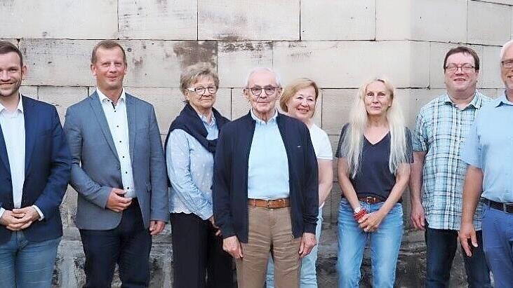 Der neue Vorstand (v.l.): Bezirksheimatpfleger G&uuml;nter Dippold, Dritter B&uuml;rgermeister Markus &Ouml;sterlein, Uwe Detsch (Kassenpr&uuml;fer), Lore Walker, Manfred Raum, Edith Karl, Odette Eisentr&auml;ger-Sarter, Udo Gellner, Dirk Eilers und Manfred Blinzler.
