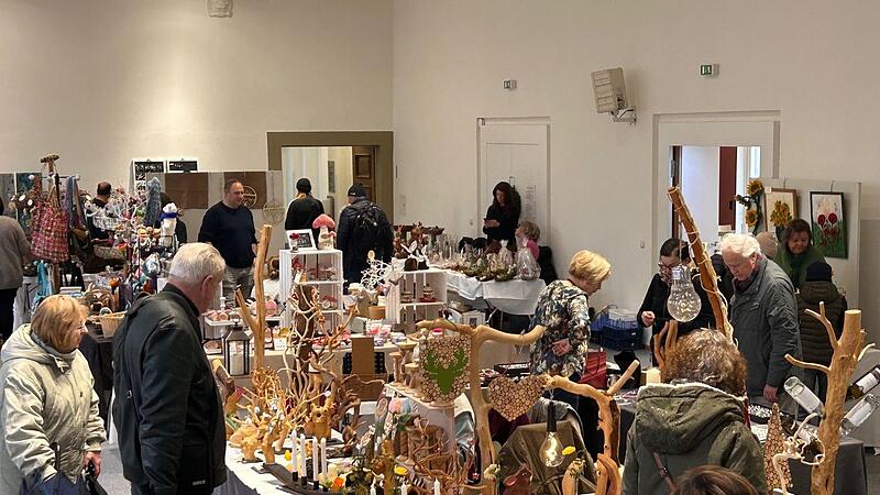 Gut besucht war der Ostereiermarkt in der Alten Aula. 15 Aussteller boten dort Kunsthandwerk an.
