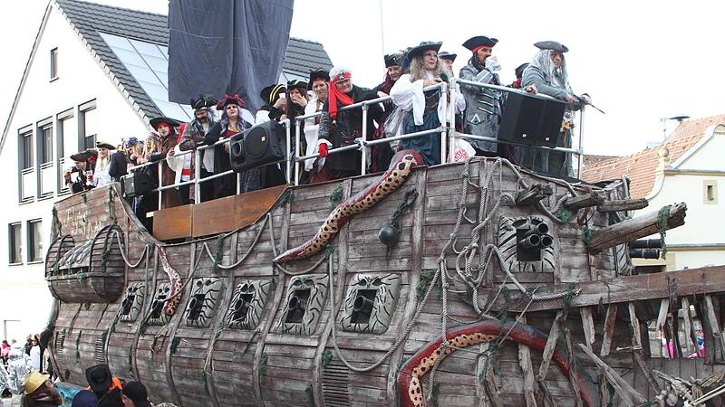 Mit diesem gro&szlig;en Schiff waren die &bdquo;Ritter vom Hahn&ldquo; dabei.