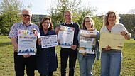 Joachim Hockgeiger (von links), Sabine Oschmann-Hockgeiger, Reinhard Schaupp, Julia Keidel und Ulrike &Uuml;bel haben das Demokratiefest in Hammelburg organisiert.