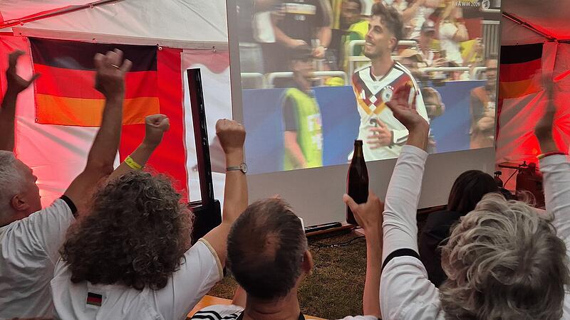 WM 2026: Public Viewing in NordhalbenFu&szlig;ball WM 2026: Fans feiern in Nordhalben