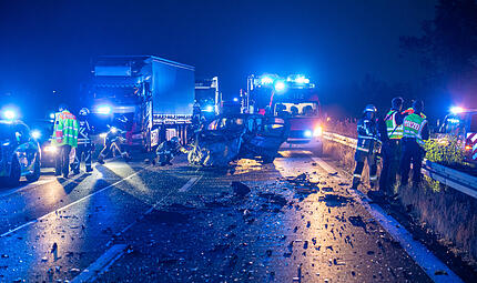 Geisterfahrer verursacht schweren Unfall auf der A70: Fahrschulauto beteiligt