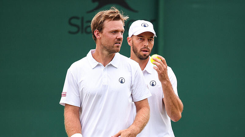 Stehen in Wimbledon im Achtelfinale: Kevin Krawietz (vorne) und Tim P&uuml;tz.