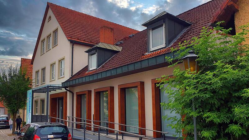 Die Filiale der Raiffeisenbank in Ma&szlig;bach
