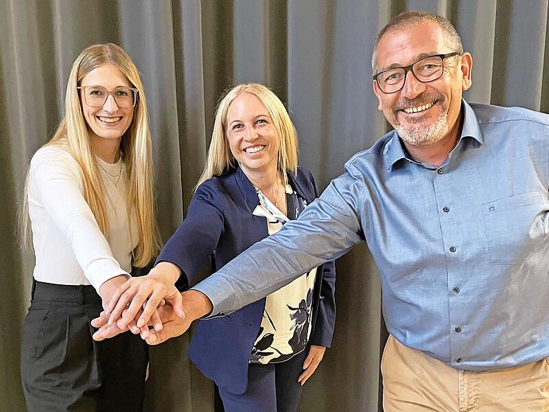 Das B&uuml;rgermeistertrio fungiert neu in seinen &Auml;mtern (v.l.): Dritte B&uuml;rgermeisterin Ann-Kathrin Wolf, Erste B&uuml;rgermeisterin Eva-Maria Schmitt und Zweiter B&uuml;rgermeister Udo Freisinger.