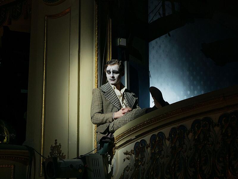 Als Neuinszenierung feierte "Die Dreigroschenoper" Premiere am Landestheater Coburg.