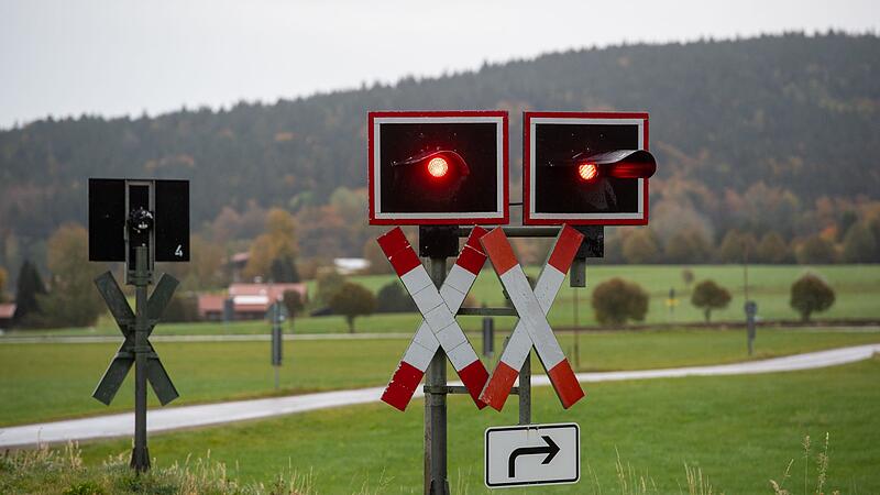 Unbeschrankter Bahn&uuml;bergang