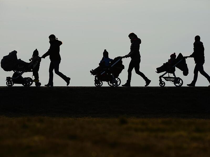 Dass der Kinderwunsch immer  seltener verwirklicht wird, liegt auch am gesellschaftlichen Klima, das es Familien &ndash; und damit vor allem Frauen &ndash; nach wie vor schwer macht.