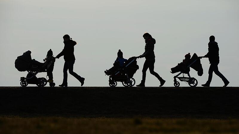 Dass der Kinderwunsch immer  seltener verwirklicht wird, liegt auch am gesellschaftlichen Klima, das es Familien &ndash; und damit vor allem Frauen &ndash; nach wie vor schwer macht.