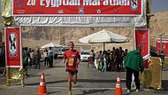 Hubert Karl beim Zieleinlauf des Ägypten-Ultramarathons.