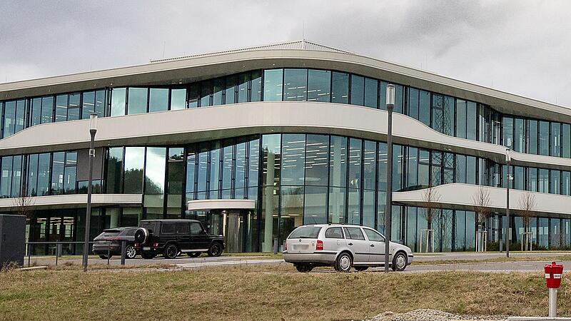 Moll kann auf ein bereits bestehendes Geb&auml;ude zur&uuml;ckgreifen: Man &uuml;bernimmt in Schney eine Fabrikanlage von Werkzeugbau Hofmann.