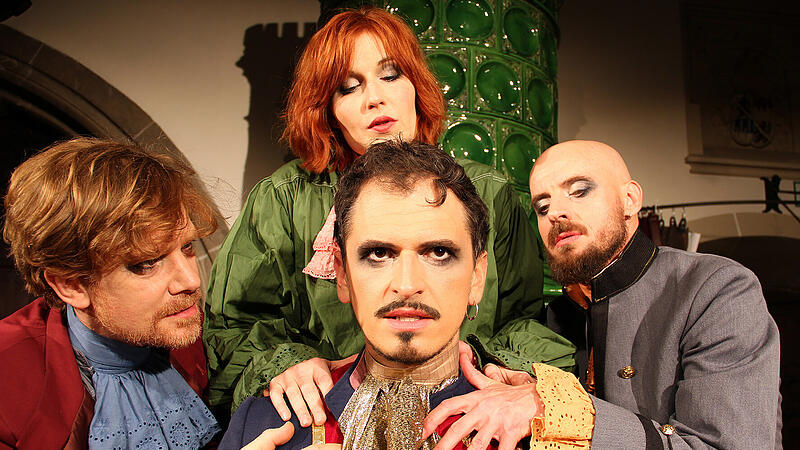 Benjamin Bochmann, Laura Mann, Martin Habermeyer und Valentin Bartzsch (v. l.) spielen am TiG in &bdquo;Die R&auml;uber&ldquo;.Antikmarkt 2024 am 3. Oktober in Bamberg