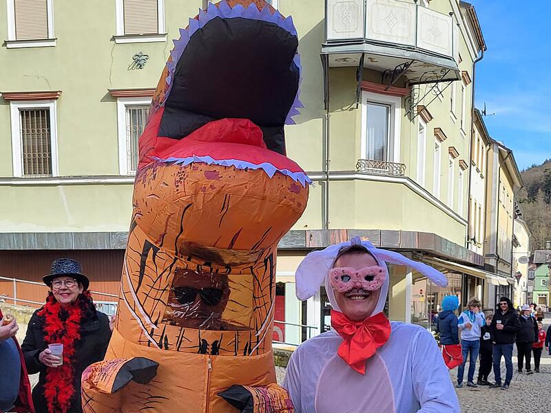 Viel los war am Faschingsdienstag, 4. März 2025, beim Faschingszug in Bad Brückenau.