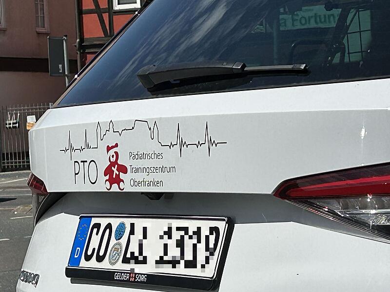 Hier auf einem Auto entdeckt: das Logo des P&auml;diatrischen Trainingszentrums Oberfranken (PTO), das seinen Sitz in R&ouml;dental bei Coburg hat