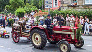 Die historische Spritze der Feuerwehr Burkl wird noch heute zu festlichen Anl&auml;ssen geschm&uuml;ckt und pr&auml;sentiert.