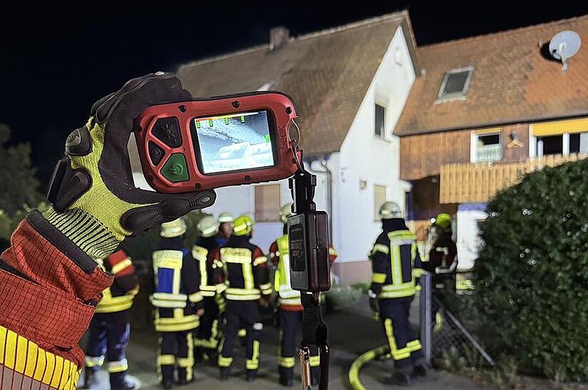 Sie h&auml;tten sterben k&ouml;nnen. Aber auch sollen? Vor dem Landgericht Bamberg beginnt nun der Prozess um den Brand in Effeltrich im Herbst 2025. Im Fokus: eine 44-J&auml;hrige. Sie soll vorgehabt haben, ihren Vater und ihre Gro&szlig;mutter zu t&ouml;ten. Angesetzt sind f&uuml;nf Verhandlungstage.