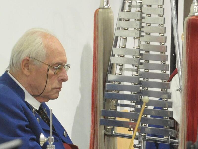 Der Älteste in der Kapelle: Reinhold Schaad mit 86 Jahren. Spielt seit 50 Jahren die Lyra.