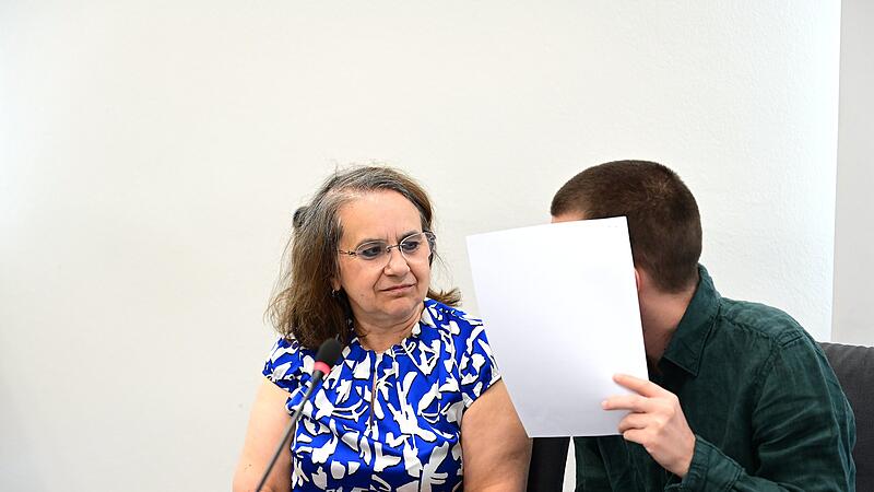 Landgericht Bamberg Amazon Händler Betrüger Rumänien Rechtsanwältin Julijana Hermann aus Brühl und einer der rumänischen Angeklagten.