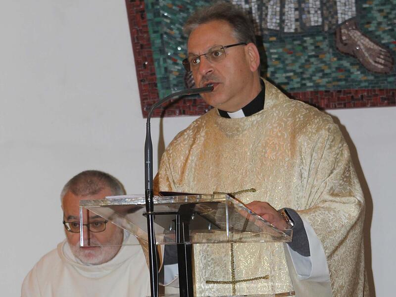 Pfarrer Richard F. Reis war beim Festgottesdienst bestens gelaunt und dankte vor allem den Kerwamaala“ und „Kerwabuum“ für ihr Engagement.