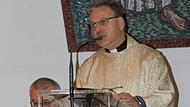 Pfarrer Richard F. Reis war beim Festgottesdienst bestens gelaunt und dankte vor allem den Kerwamaala“ und „Kerwabuum“ für ihr Engagement.